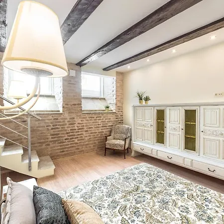 Апартаменти Classic One-bedroom *