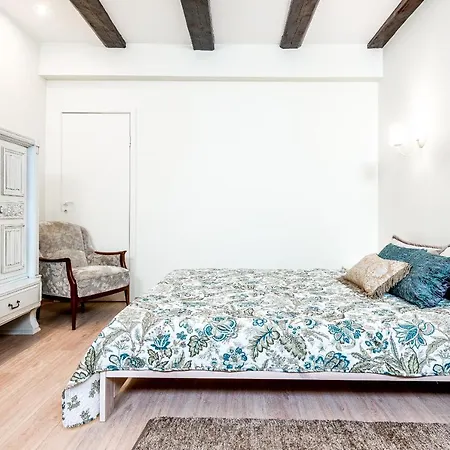 Classic One-bedroom